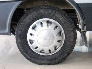 2012款2.5L A32 6座 轮圈