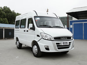 2016款3.0T A32尊享版中顶F1C 整体外观