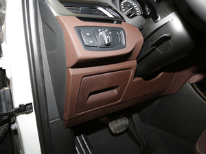 2019xDrive25Le A п؅^