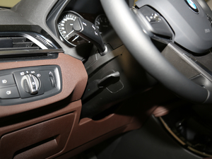 2019xDrive25Le A п؅^