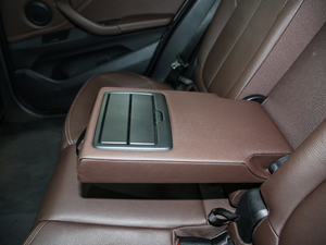 2019款xDrive25Le 豪华型 中央扶手箱