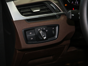 2019xDrive25Le A п؅^