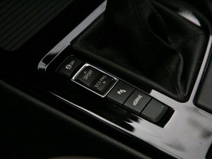 2019xDrive25Le A п؅^