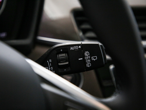 2019xDrive25Le A п؅^