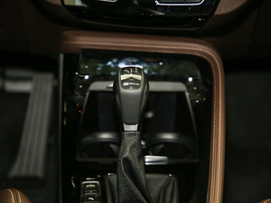 2019款xDrive25Le 豪华型 中控区