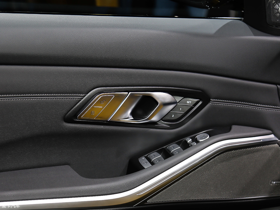 2020��R3ϵ 325i M�\����ҹ���b