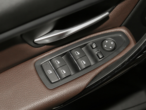 2019320Li xDrive r {܇ƅ^	