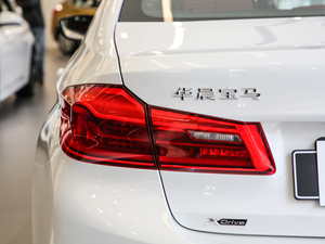 2019530Li xDrive M\b ^