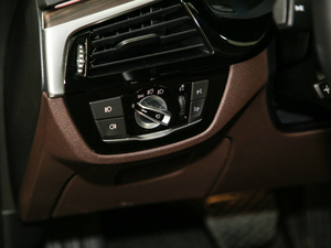 2019530Li xDrive Ab п؅^