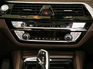 2019530Li xDrive Ab {{