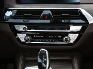 2019Ŀ 530Li xDrive Ab {{