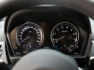 2019款120i 领先型M运动套装 仪表