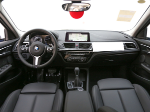 2019款120i 领先型M运动套装 内饰全景