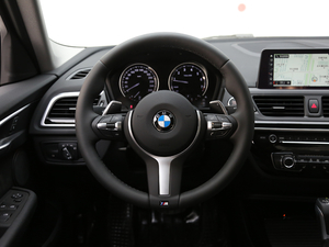2019款120i 领先型M运动套装 方向盘
