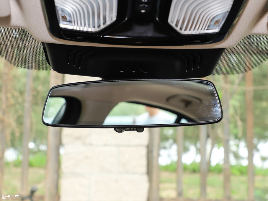 2020R3ϵ 325Li M\ҹb