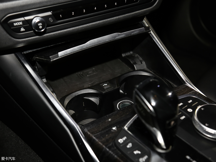 2020R3ϵ 325Li M\b