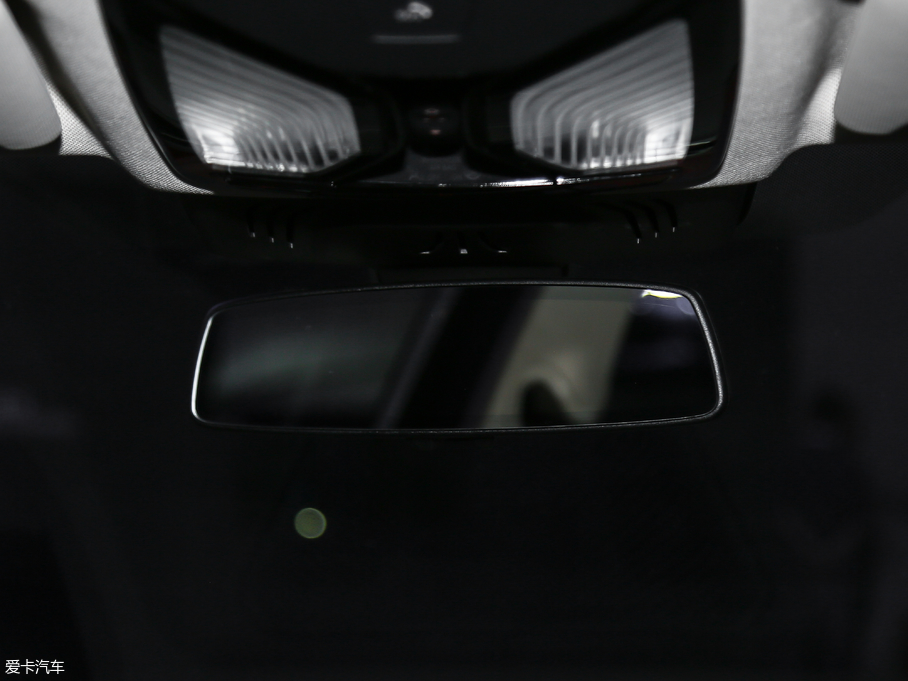 2020R3ϵ 325Li M\b