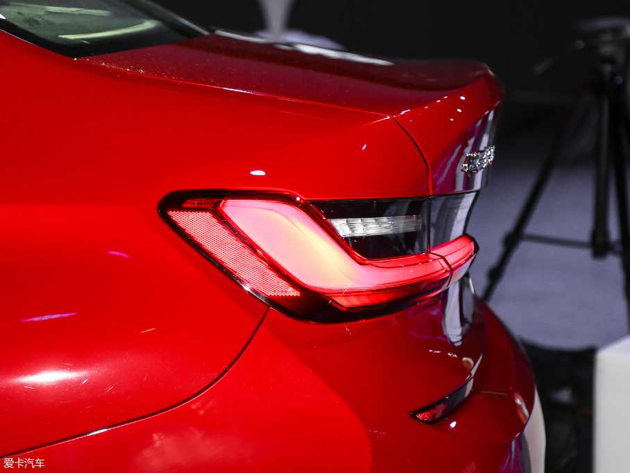 2020R3ϵ 325Li M\b