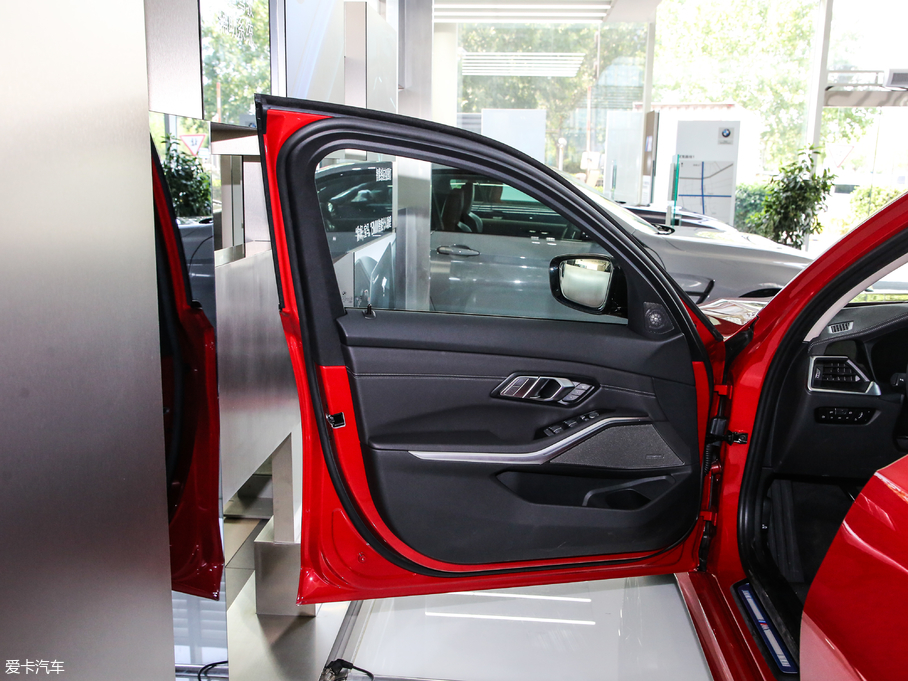 2020R3ϵ 325Li M\b