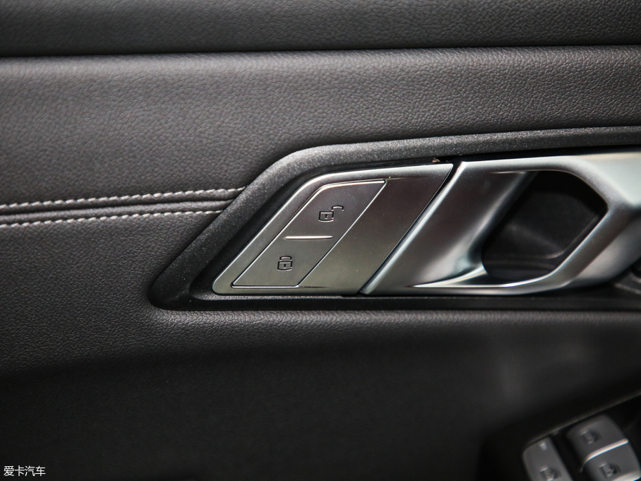 2020R3ϵ 325Li M\b