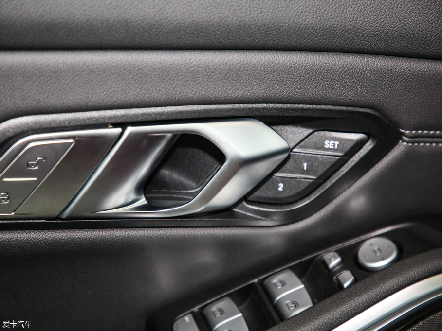 2020R3ϵ 325Li M\(yn)(dng)b