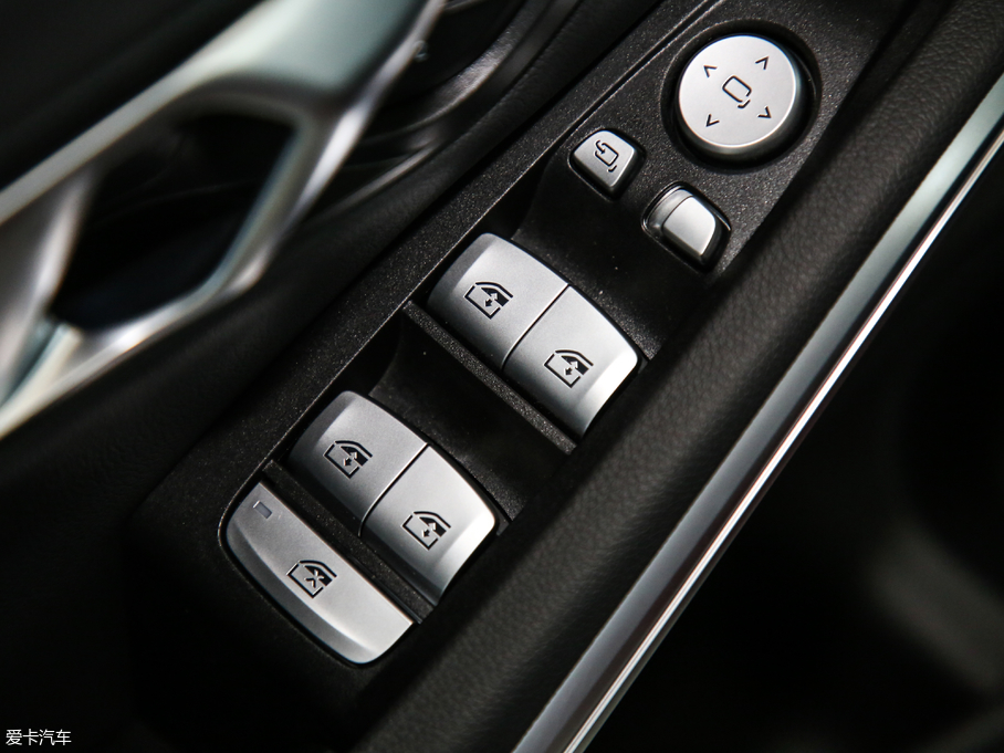 2020R3ϵ 325Li M\b