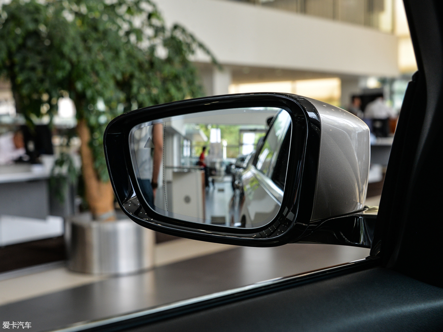 2020R3ϵ 325Li M\b