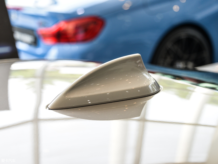 2020R3ϵ 325Li M\b