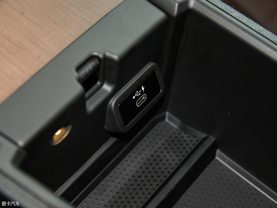 2020R3ϵ 325Li M\b