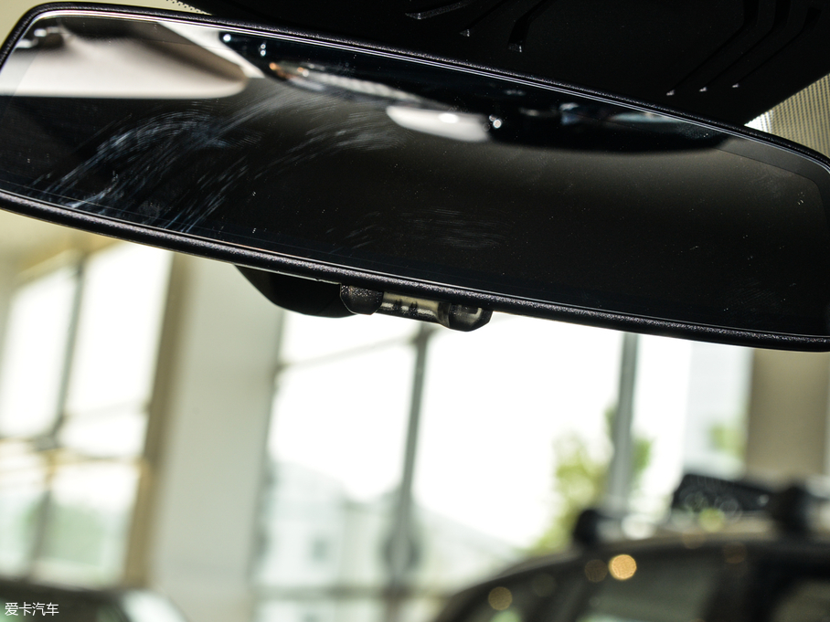 2020R3ϵ 325Li M\b