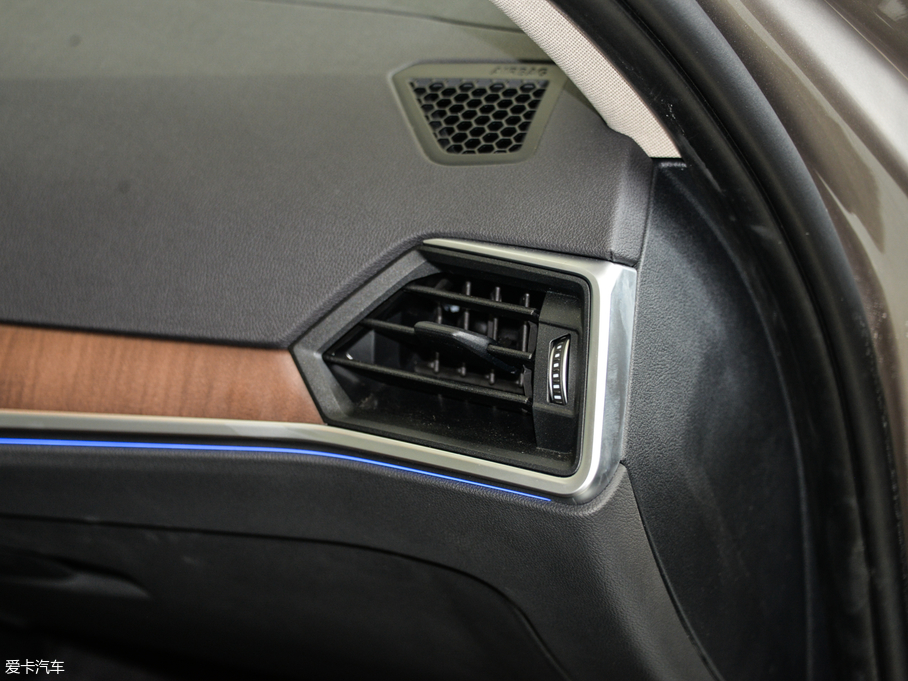 2020R3ϵ 325Li M\b