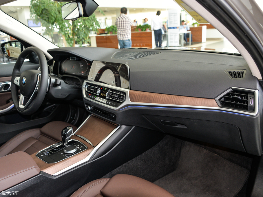 2020R3ϵ 325Li M\b