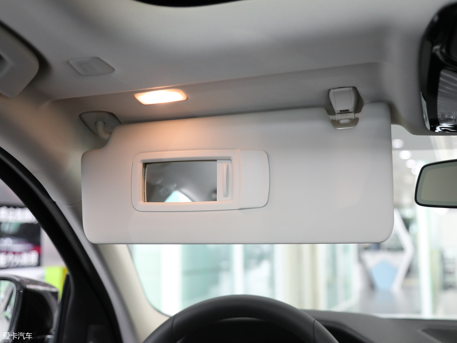 2020R3ϵ 325Li M\ҹb