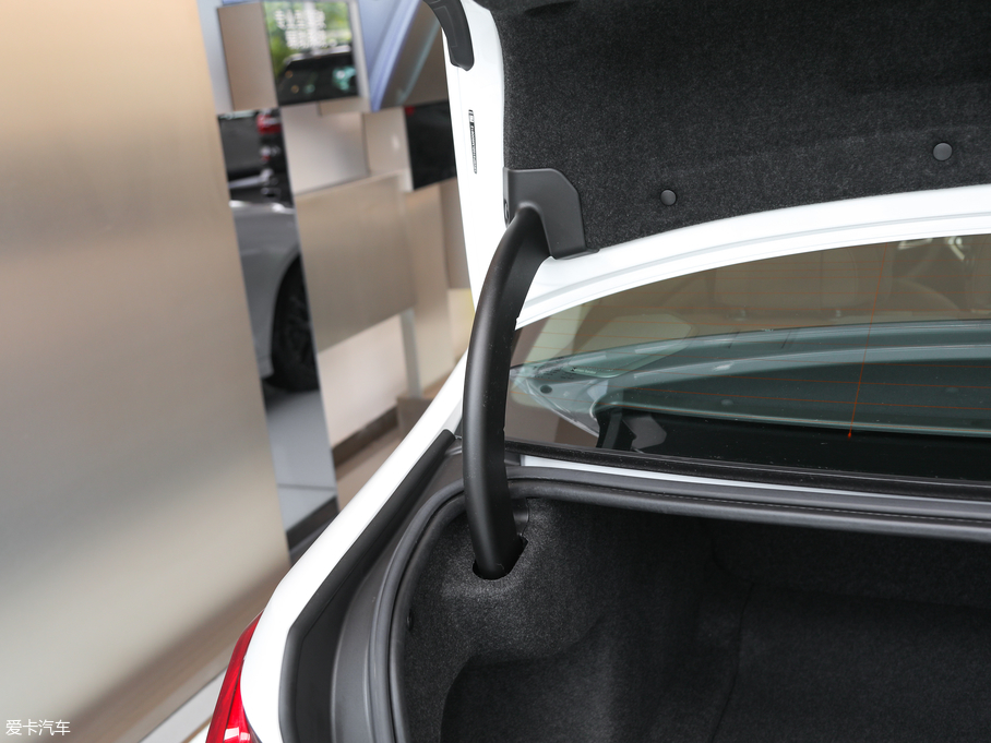 2020R3ϵ 325Li M\ҹb