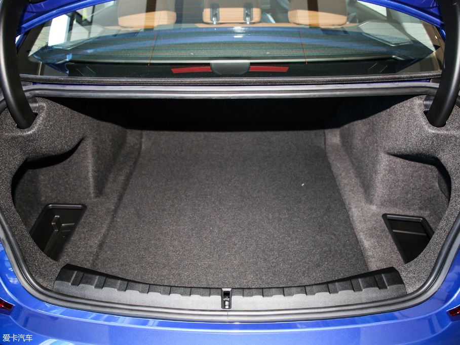 2020R3ϵ 325Li M\b