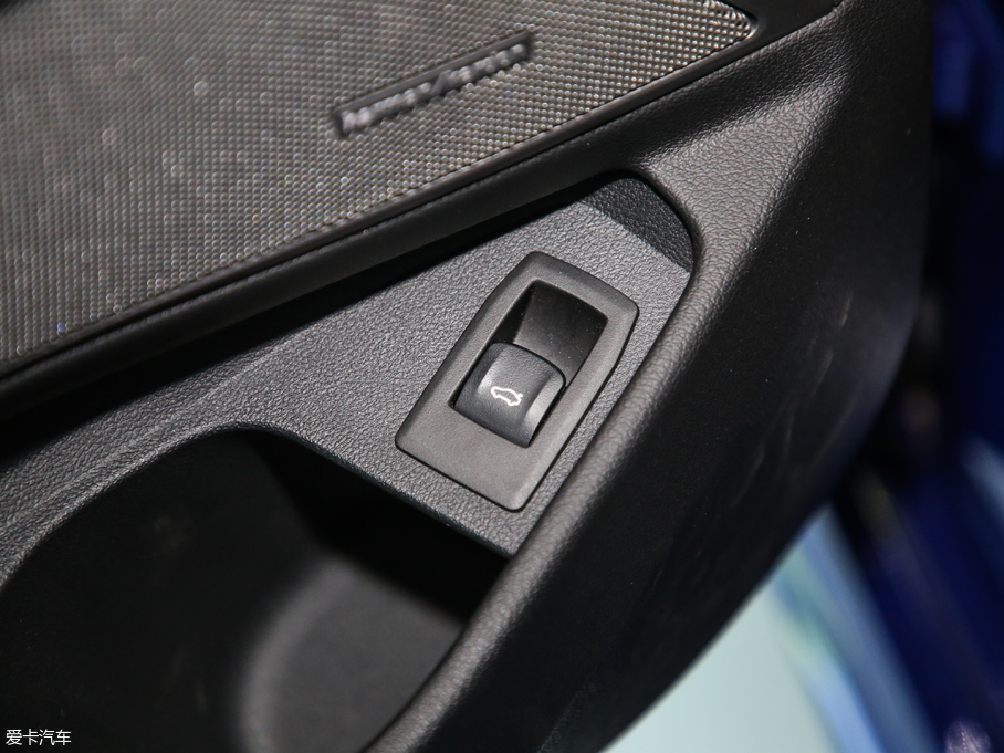 2020R3ϵ 325Li M\b