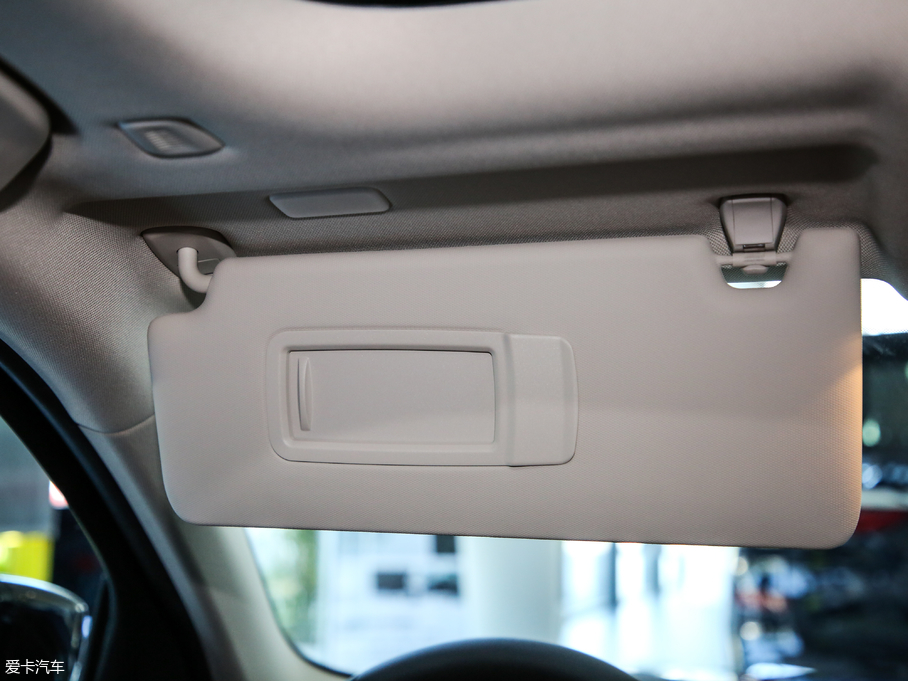 2020R3ϵ 325Li M\b