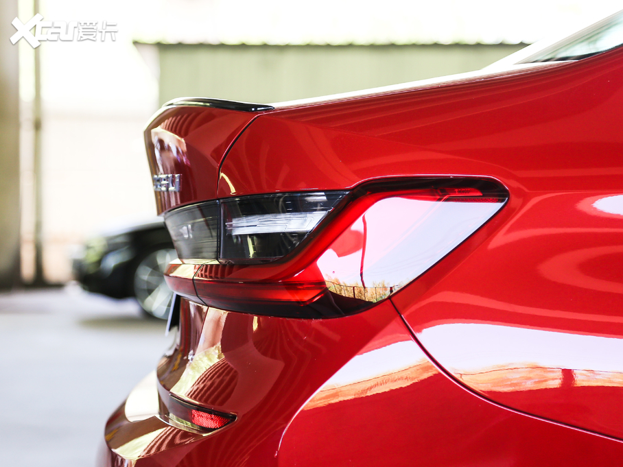 2020��R3ϵ �Ŀ� 325Li M�\����ҹ���b