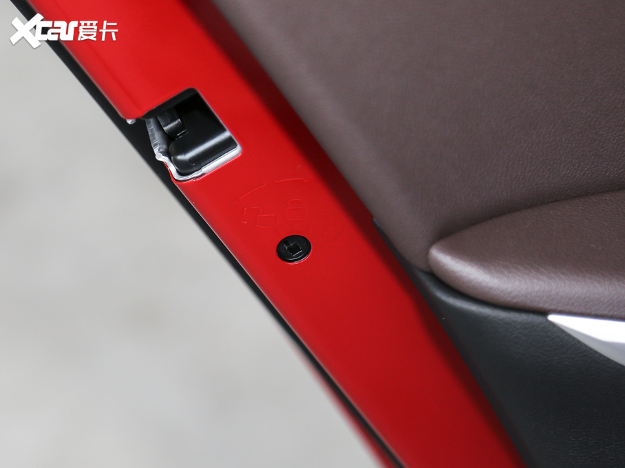 2020��R3ϵ �Ŀ� 325Li M�\����ҹ���b