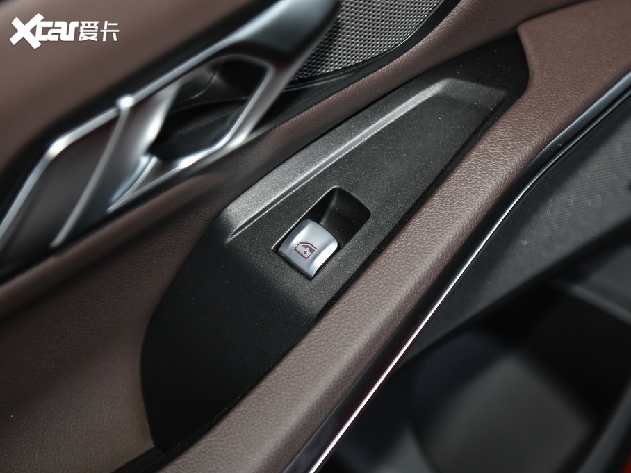 2020��R3ϵ �Ŀ� 325Li M�\����ҹ���b