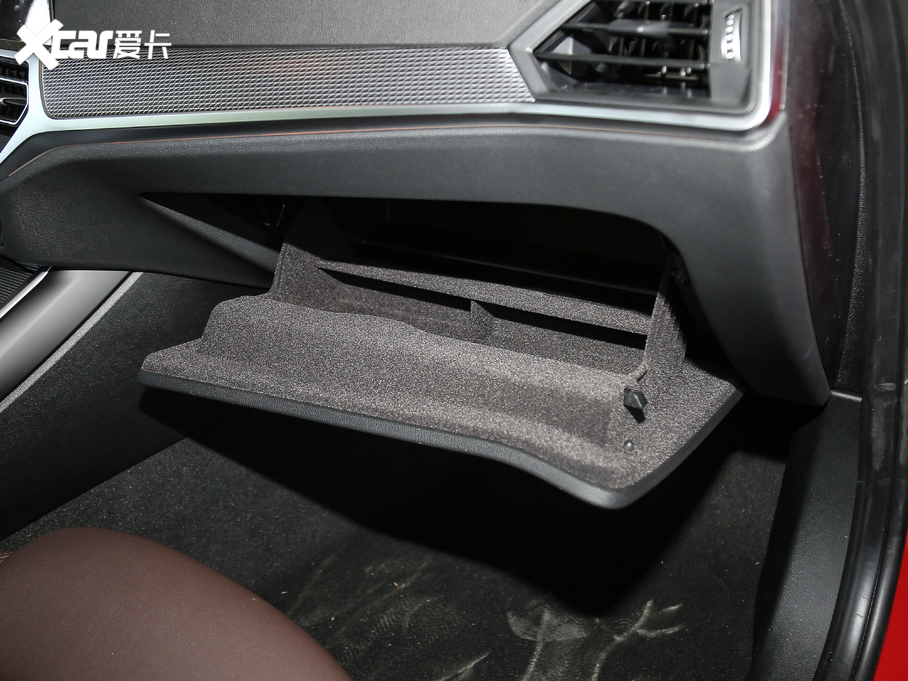 2020��R3ϵ �Ŀ� 325Li M�\����ҹ���b