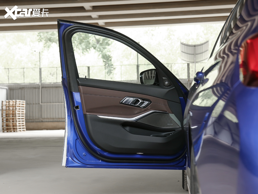 2020��R3ϵ �Ŀ� 325i M�\����ҹ���b