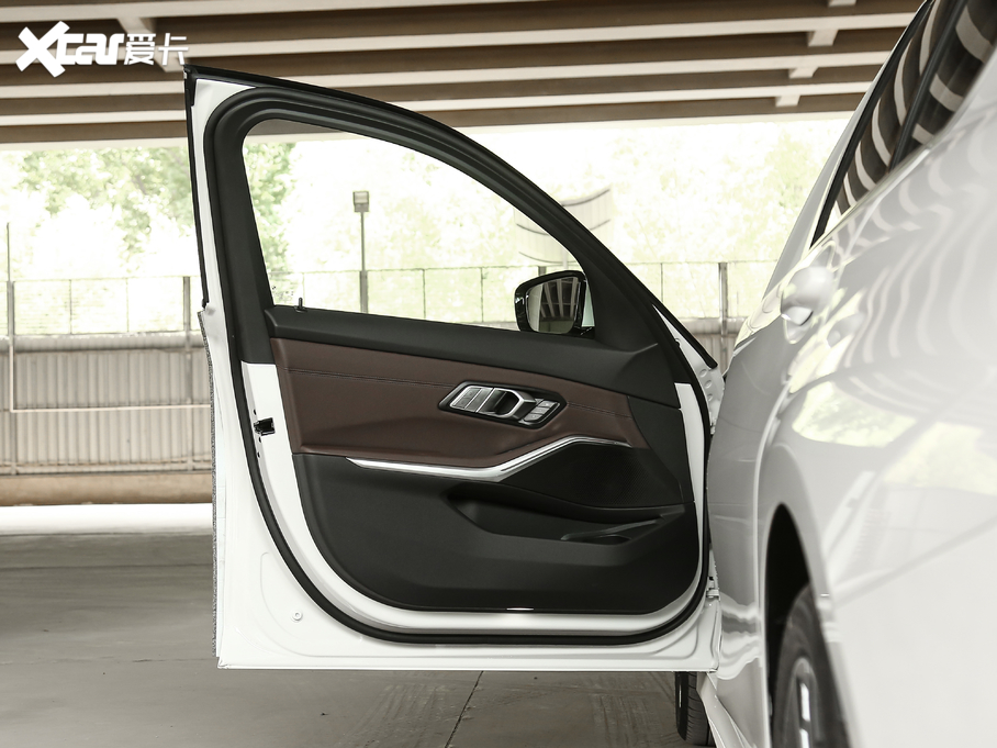 2020��R3ϵ �Ŀ� 325i M�\�����b