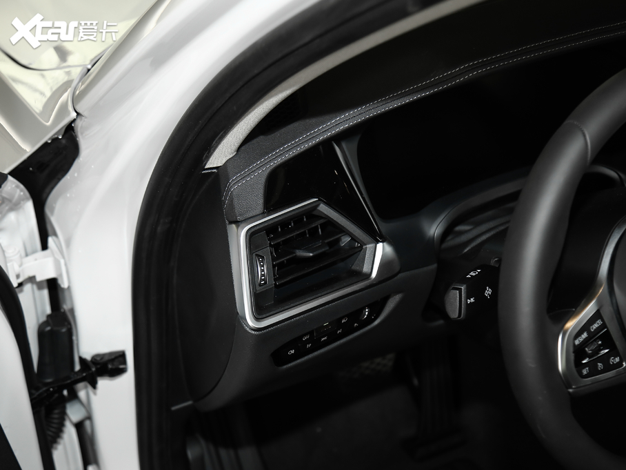 2020��R3ϵ �Ŀ� 325i M�\�����b