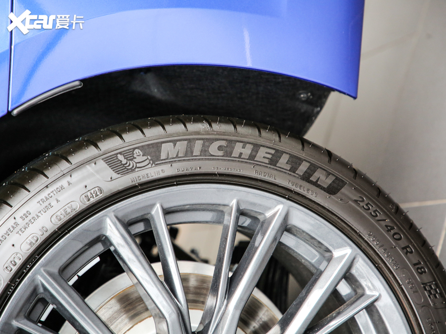 2020��R3ϵ �Ŀ� 325Li M�\����ҹ���b