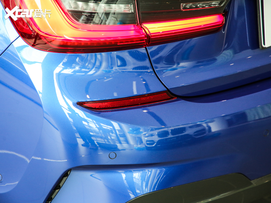 2020��R3ϵ �Ŀ� 325Li M�\����ҹ���b