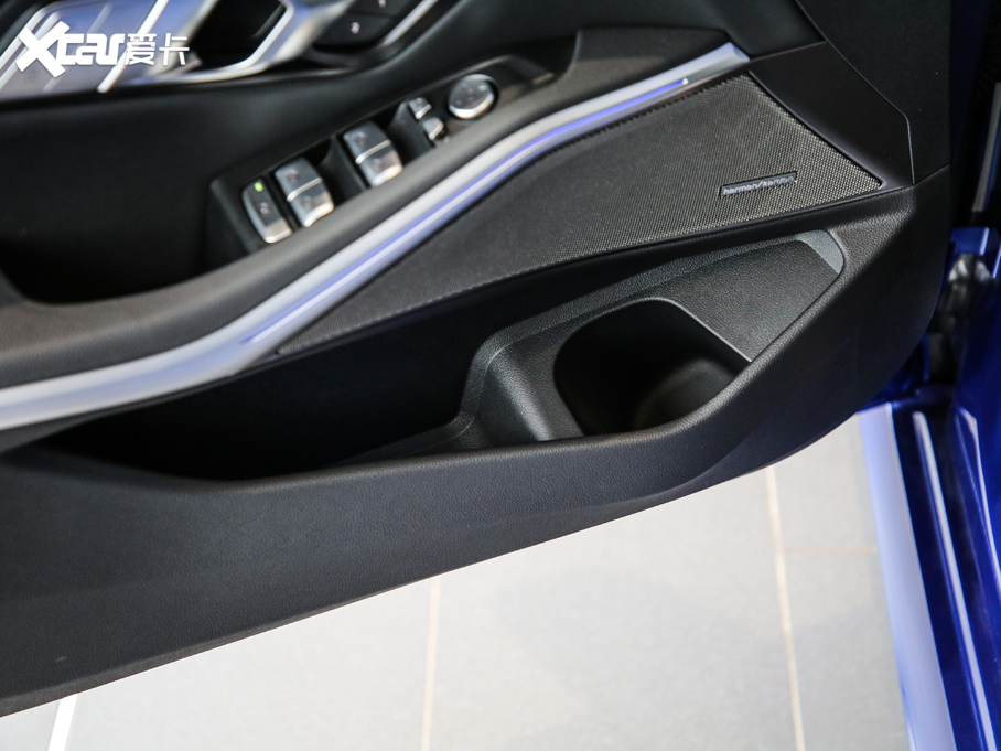 2020��R3ϵ �Ŀ� 325Li M�\����ҹ���b