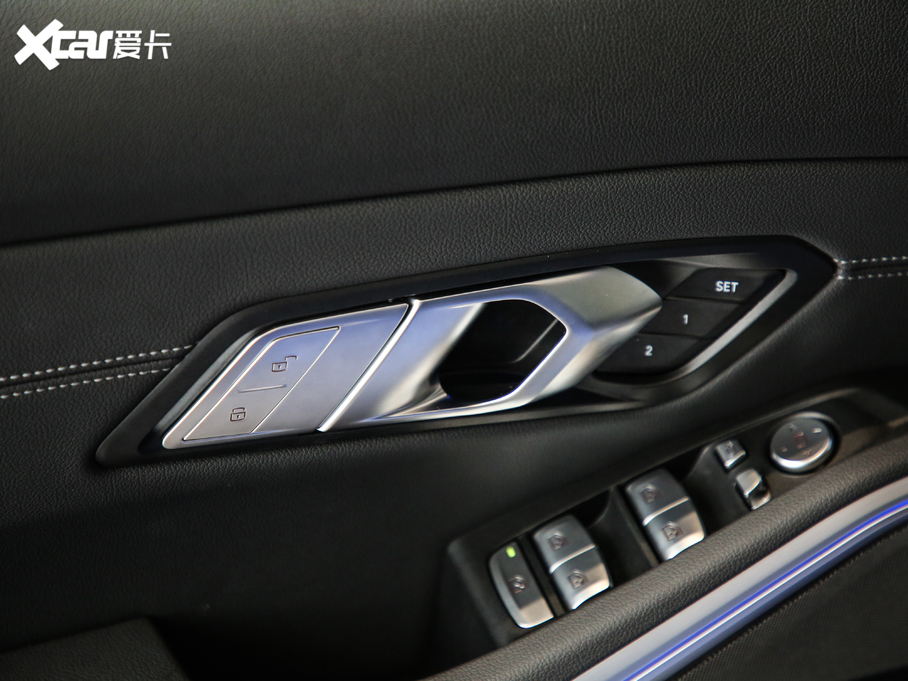 2020��R3ϵ �Ŀ� 325Li M�\����ҹ���b