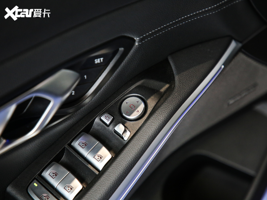 2020��R3ϵ �Ŀ� 325Li M�\����ҹ���b