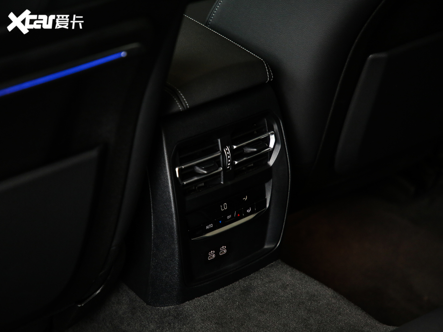 2020��R3ϵ �Ŀ� 325Li M�\����ҹ���b